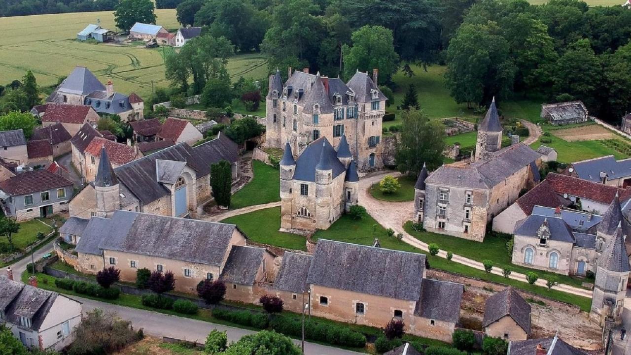 Chateau Celle Guenand Bed and breakfast